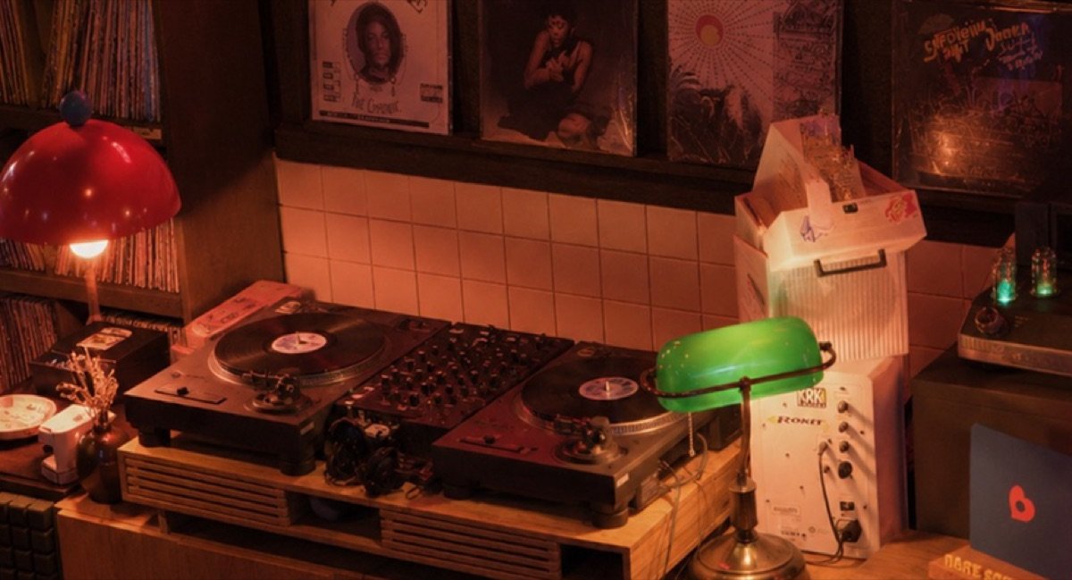 Kissa: Let Your Guests Cue the Records (A Listening-Bar Request App)